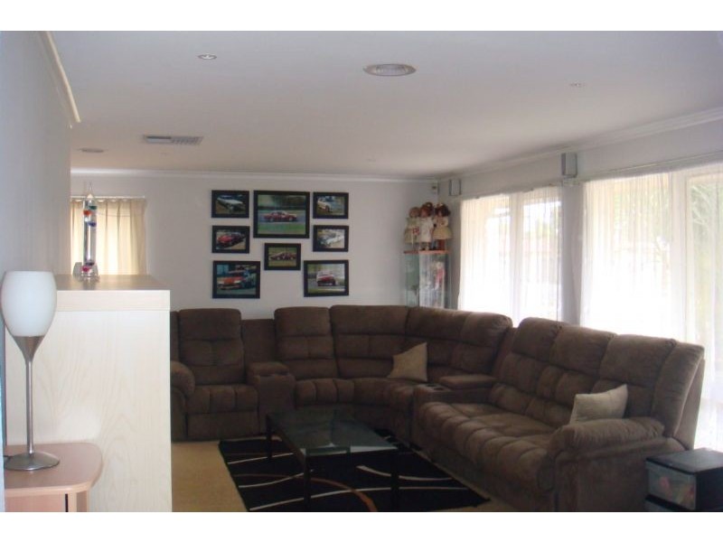 1 Pollina Close, Hampton Park VIC 3976