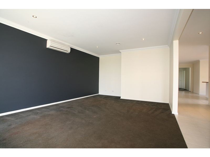 8 Niagara Court, Hampton Park VIC 3976