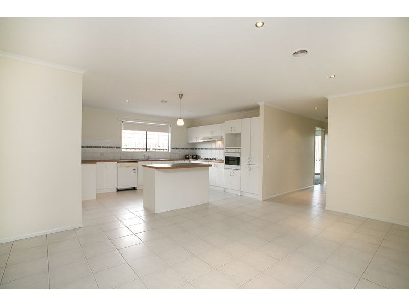 8 Niagara Court, Hampton Park VIC 3976