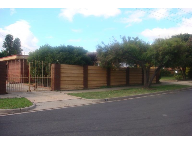 2 Parkland Avenue, Hampton Park VIC 3976