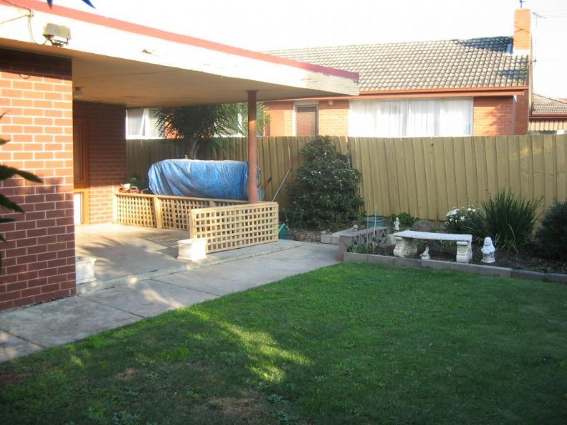 2 Parkland Avenue, Hampton Park VIC 3976