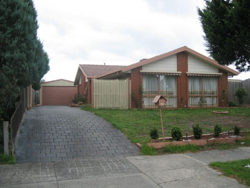 8 Hazeldene Court, Hampton Park VIC 3976