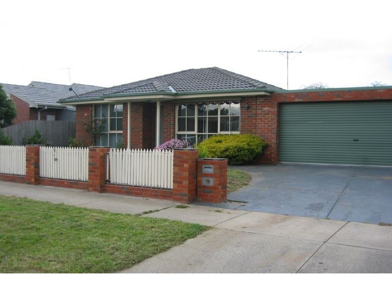 79 Strong Drive, Hampton Park VIC 3976