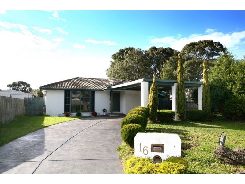 16 Branton Drive, Hampton Park VIC 3976