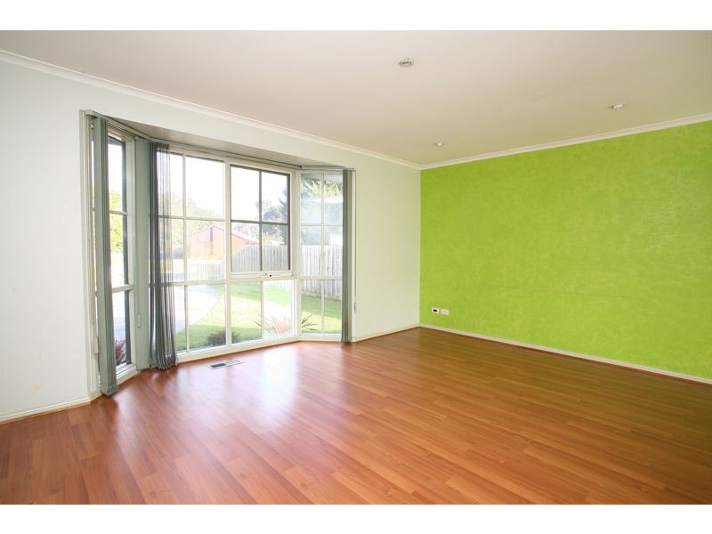 16 Branton Drive, Hampton Park VIC 3976