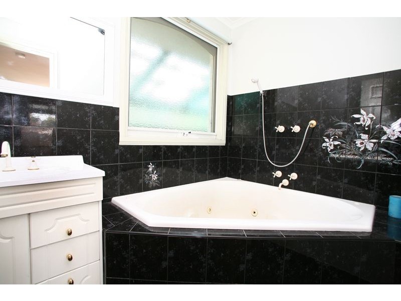 16 Branton Drive, Hampton Park VIC 3976