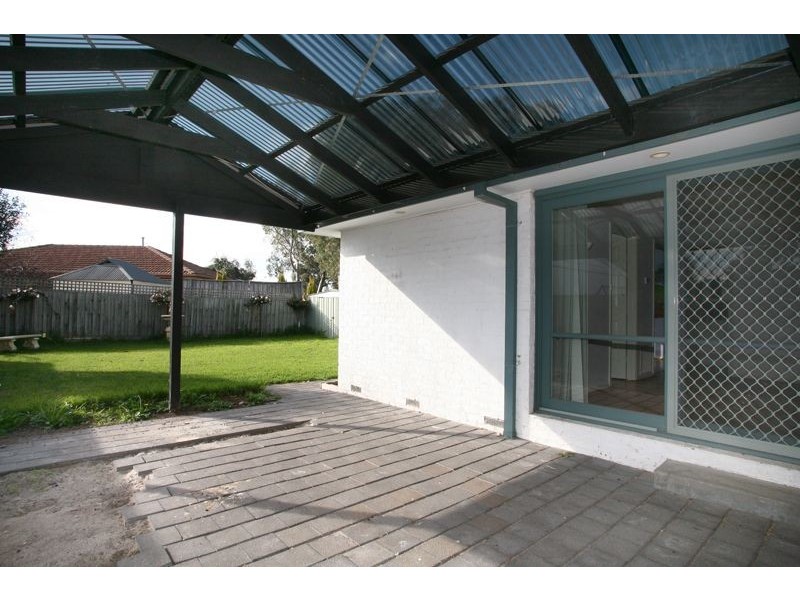 16 Branton Drive, Hampton Park VIC 3976