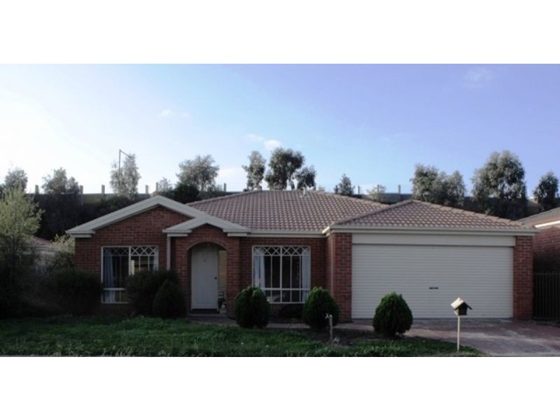 8 Cascade Way, Hallam VIC 3803