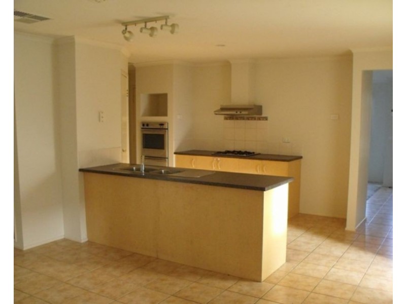 8 Cascade Way, Hallam VIC 3803