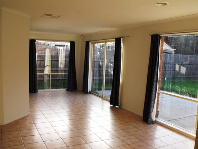 8 Cascade Way, Hallam VIC 3803