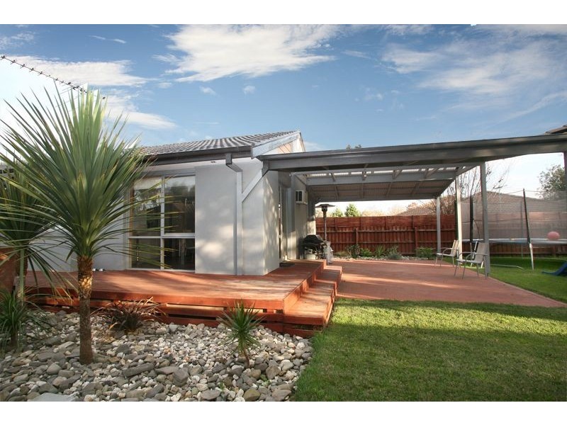 17 Dewpoint Crescent, Hampton Park VIC 3976