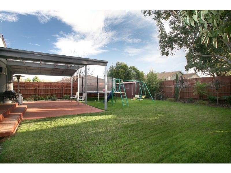 17 Dewpoint Crescent, Hampton Park VIC 3976