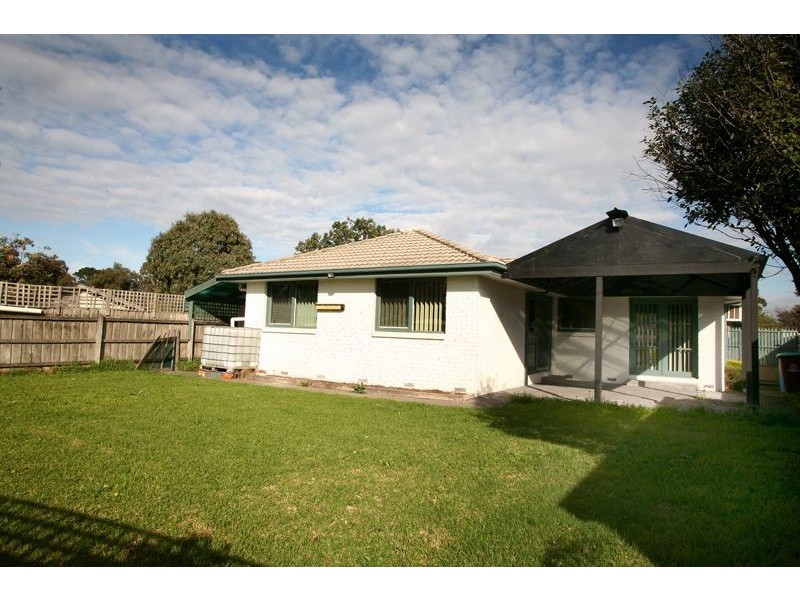 16 Branton Drive, Hampton Park VIC 3976