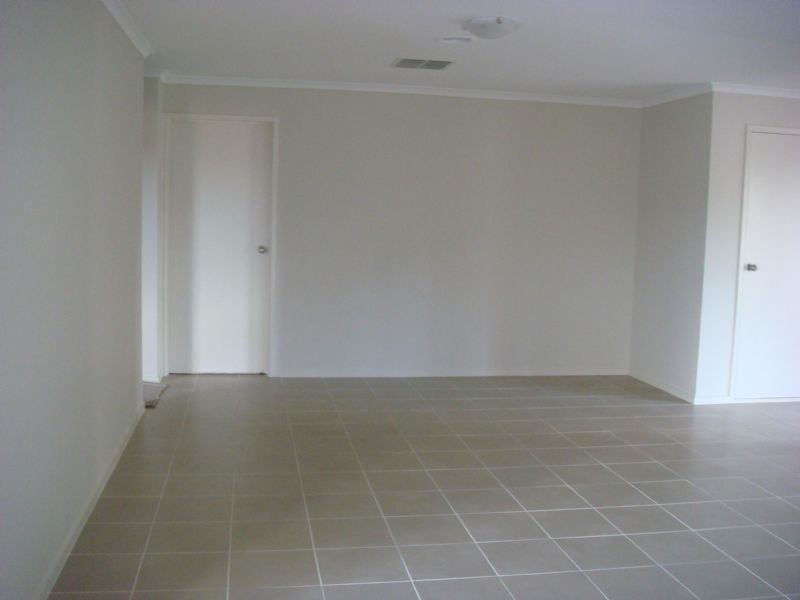 8 Tarragon Court, Lynbrook VIC 3975