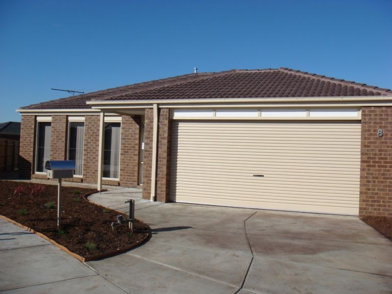 8 Tarragon Court, Lynbrook VIC 3975