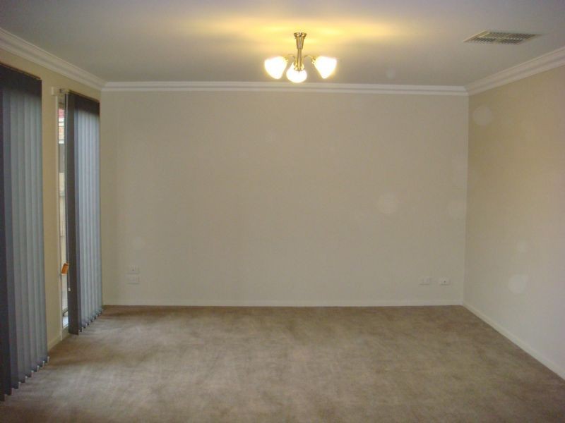 8 Tarragon Court, Lynbrook VIC 3975