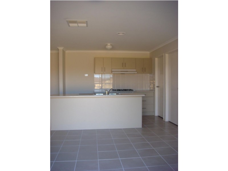 8 Tarragon Court, Lynbrook VIC 3975