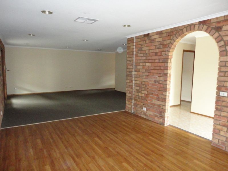 4 Valerie Court, Hampton Park VIC 3976