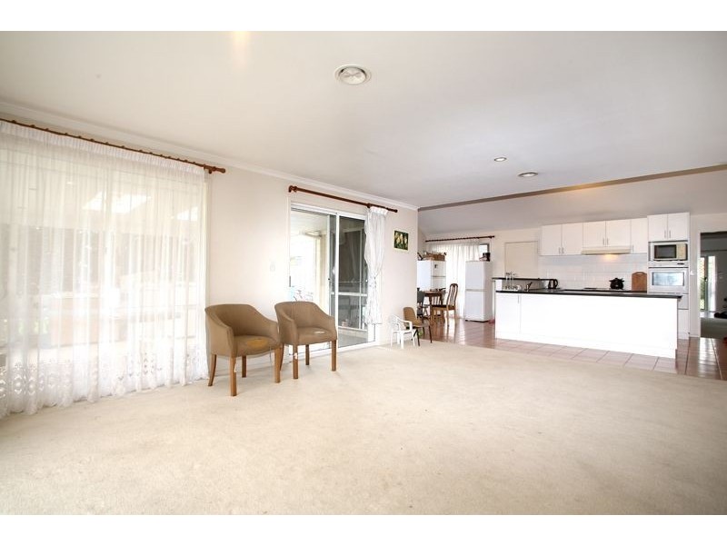 38 Branton Drive, Hampton Park VIC 3976