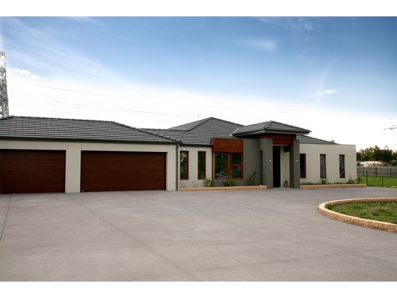 4 The Grove, Hampton Park VIC 3976