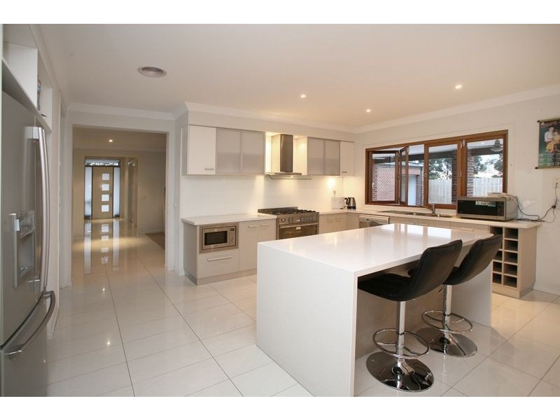 4 The Grove, Hampton Park VIC 3976