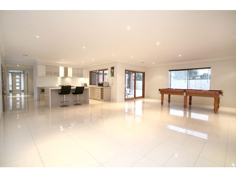 4 The Grove, Hampton Park VIC 3976