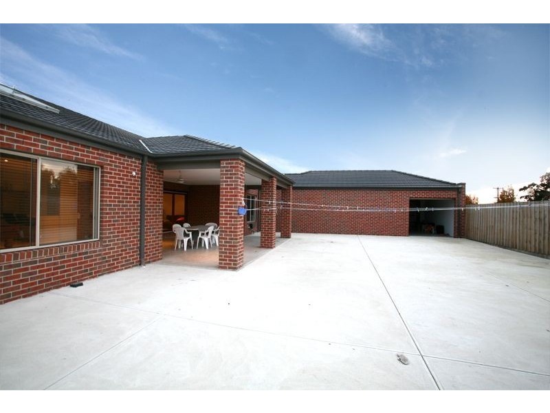 4 The Grove, Hampton Park VIC 3976
