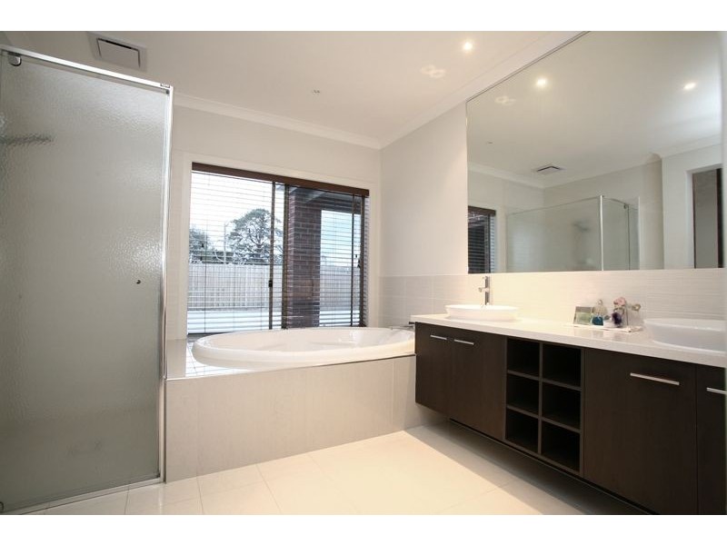 4 The Grove, Hampton Park VIC 3976