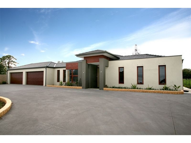 4 The Grove, Hampton Park VIC 3976