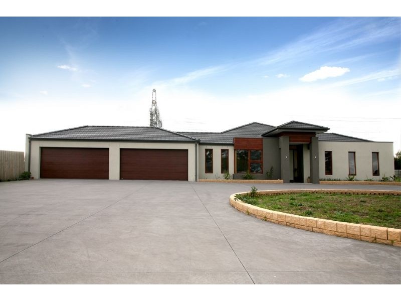 4 The Grove, Hampton Park VIC 3976