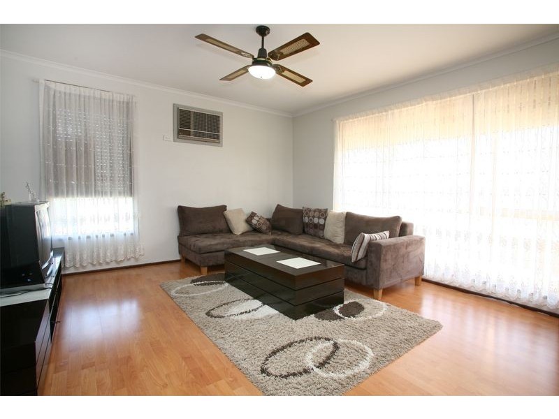 28 Warana Drive, Hampton Park VIC 3976