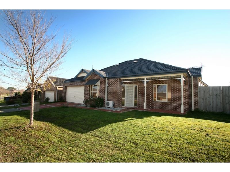 35 Baynton Crescent, Lynbrook VIC 3975