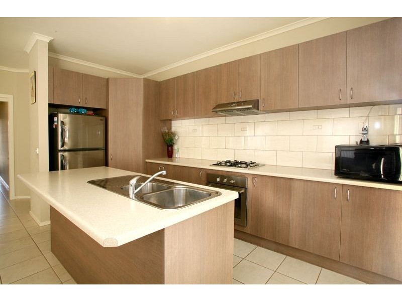 35 Baynton Crescent, Lynbrook VIC 3975