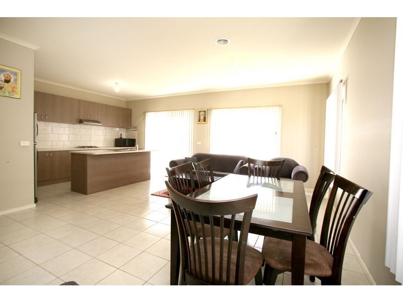 35 Baynton Crescent, Lynbrook VIC 3975