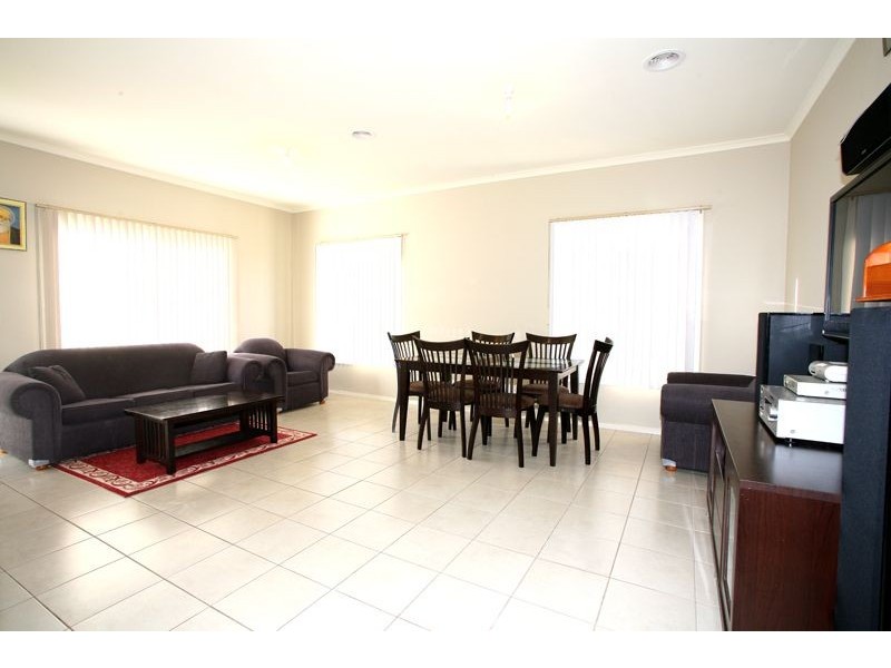 35 Baynton Crescent, Lynbrook VIC 3975