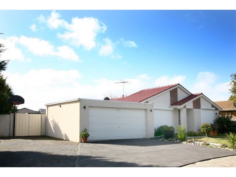 4 Adley Place, Hampton Park VIC 3976