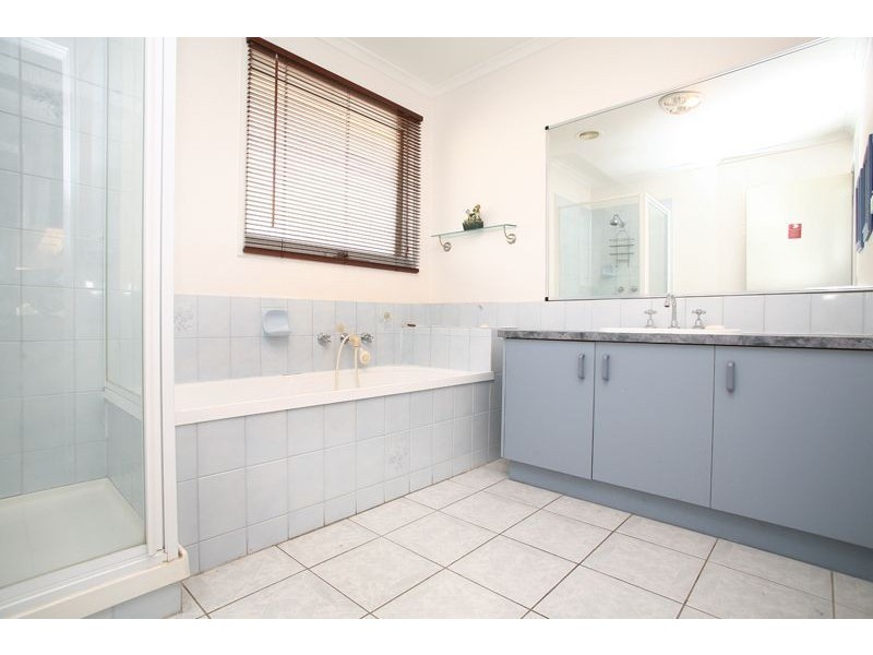 4 Adley Place, Hampton Park VIC 3976