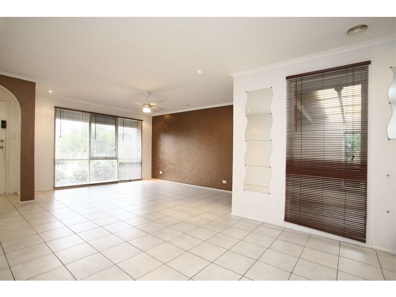 4 Adley Place, Hampton Park VIC 3976