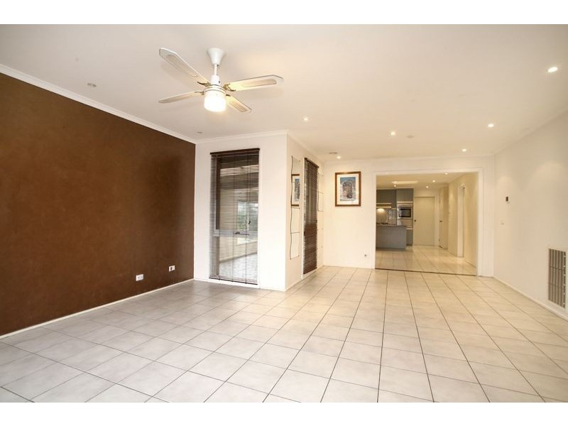 4 Adley Place, Hampton Park VIC 3976