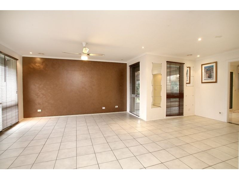 4 Adley Place, Hampton Park VIC 3976