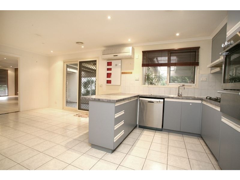4 Adley Place, Hampton Park VIC 3976