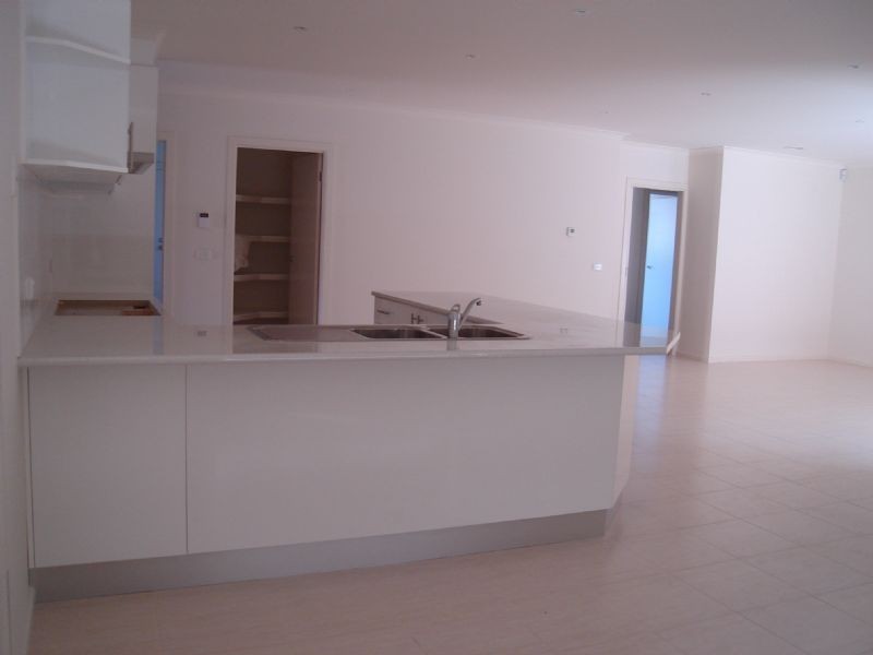 3 Elphin Close, Lynbrook VIC 3975