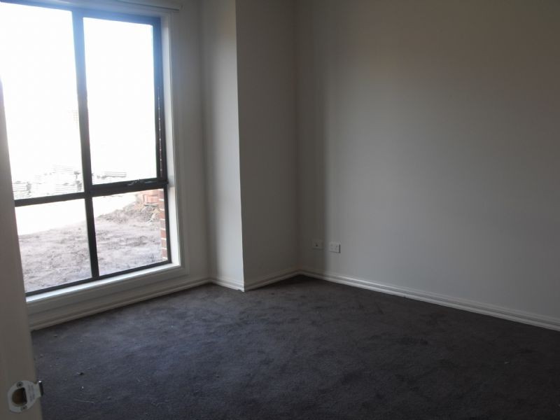 3 Elphin Close, Lynbrook VIC 3975