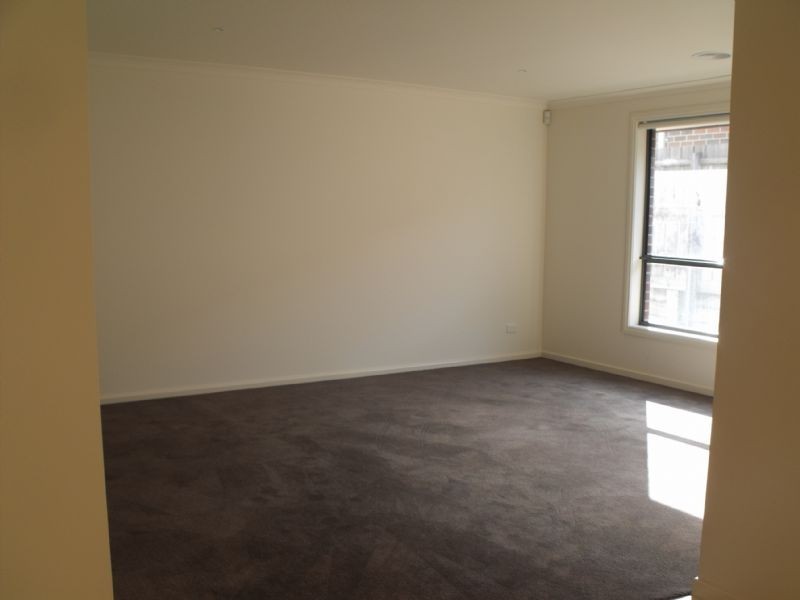 3 Elphin Close, Lynbrook VIC 3975