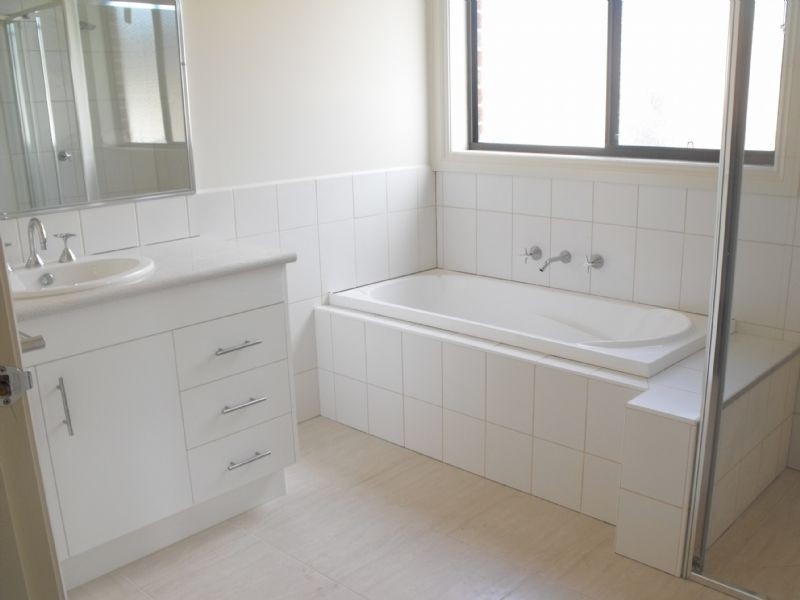 3 Elphin Close, Lynbrook VIC 3975