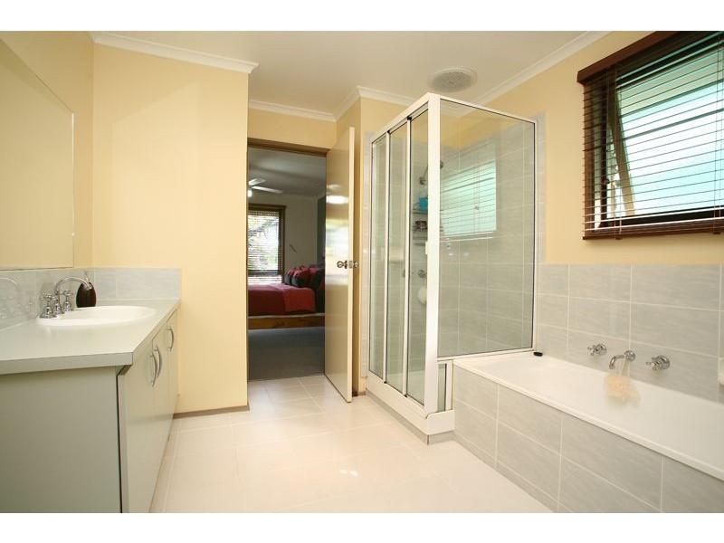 4 Alaster Court, Hampton Park VIC 3976