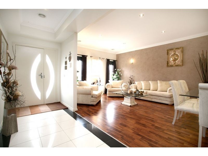 16 Charlwood Close, Lynbrook VIC 3975