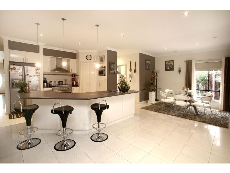 16 Charlwood Close, Lynbrook VIC 3975