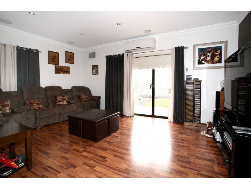 16 Charlwood Close, Lynbrook VIC 3975