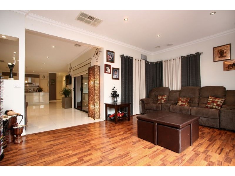 16 Charlwood Close, Lynbrook VIC 3975